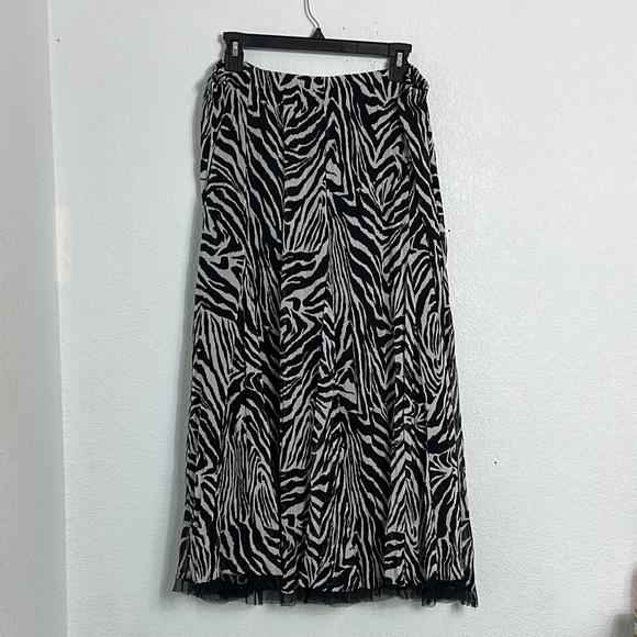Vintage Peter Nygard Black and White zebra Maxi Skirt Medium (251) - Picture 2 of 5